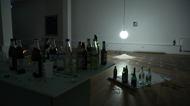 Installation view Florian Auer / Gabriele Beveridge / Kerstin Brätsch /Tina Braegger / Alistair Frost CHEWDAY’S Bar, Berlin, 2013. Czudej